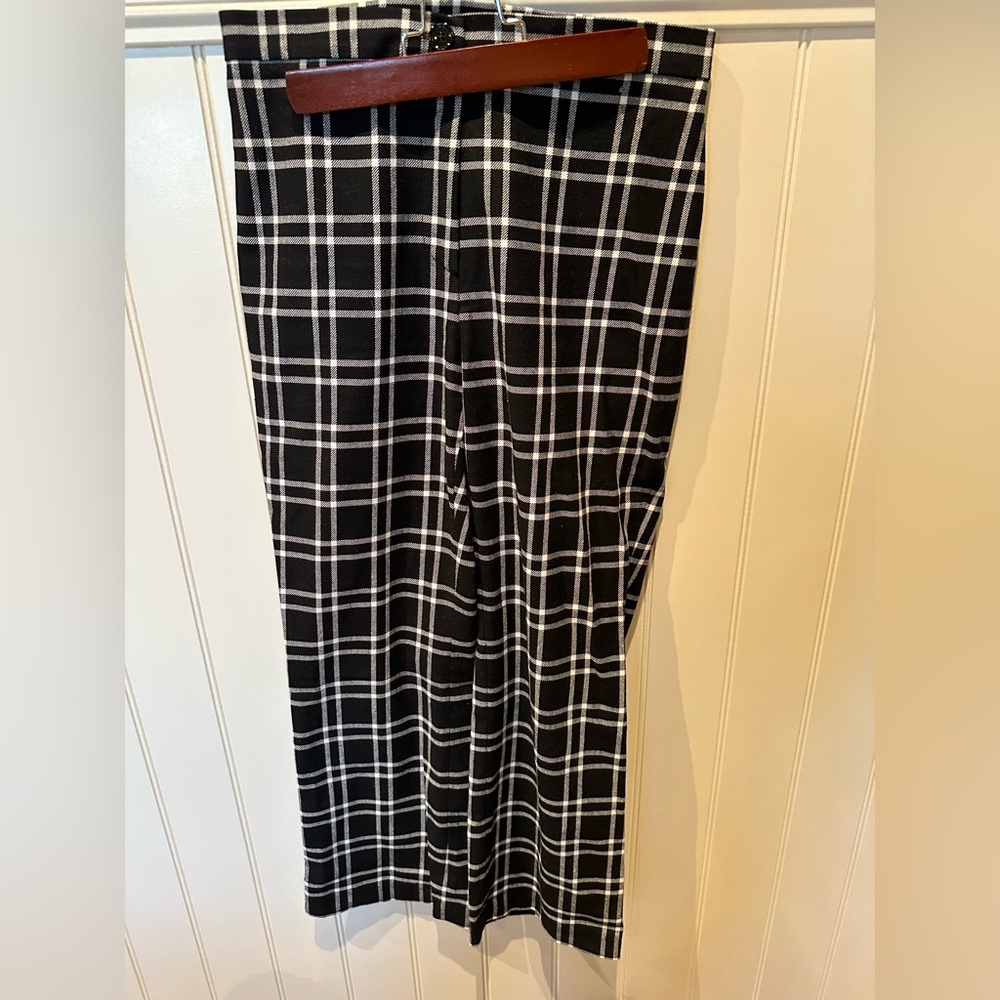 ECLA Ladies Women's Size 40 Italy Black & White Plaid Wide Leg Cropped P…